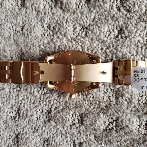 Nixon CS39 SS Gold Watch BRAND NEW - Picture 3 of 5